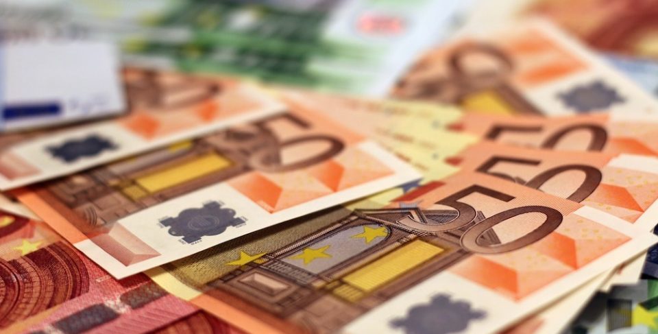 Flera eurosedlar av olika valör